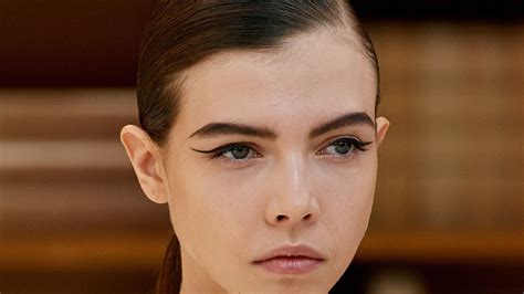 Vogue decodes the Chanel makeup look straight from the 